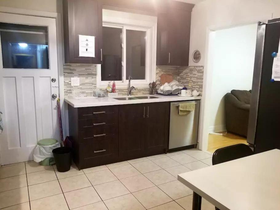 Private Rooms 5 Min Finch West Subway - York University Toronto Eksteriør billede