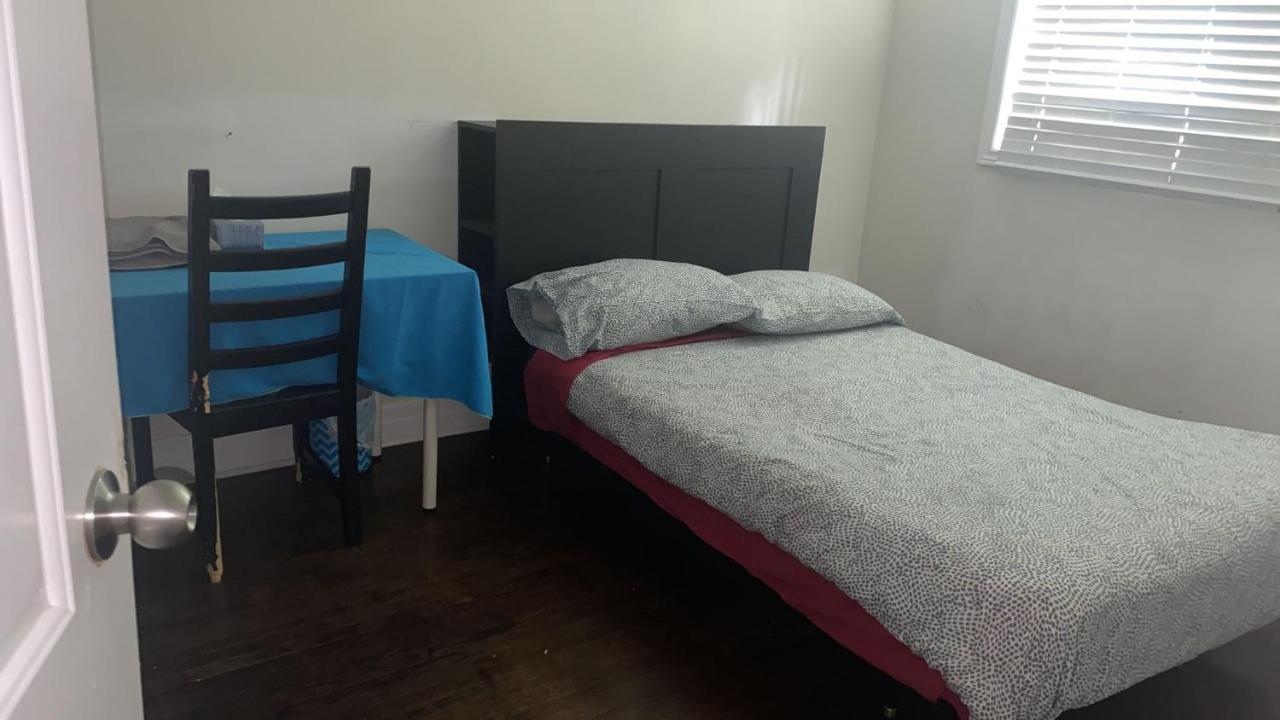 Private Rooms 5 Min Finch West Subway - York University Toronto Eksteriør billede